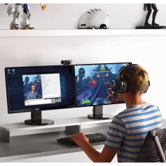 Logitech HD Pro Webcam C922 - Superior Video Quality & Professional Streaming Experience!
